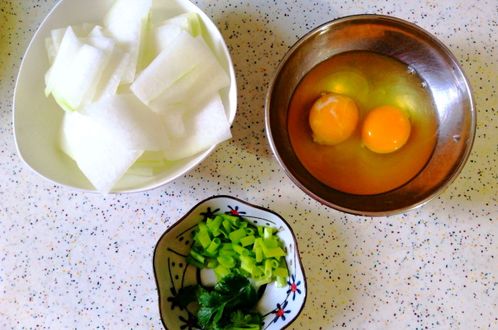 便秘最怕這道湯,晚上喝一碗,準(zhǔn)時(shí)上廁所,排出毒素,體重悄悄2位數(shù)